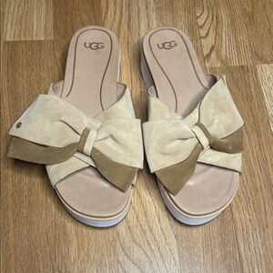 UGG Women's Cream and Tan Bow Sandals
